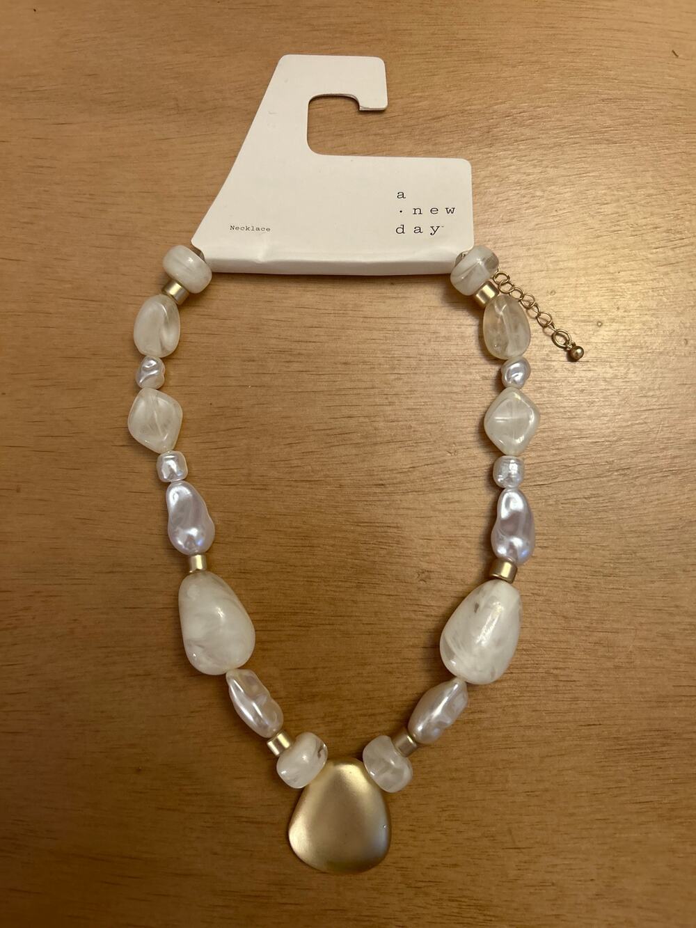 New women’s a new day statement necklace White Satiny Gold marble Look